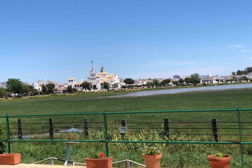 Casa Luz Del Rocio Refugio Con Alma A 8 Minutos De La Ermita Apartment Luaran gambar